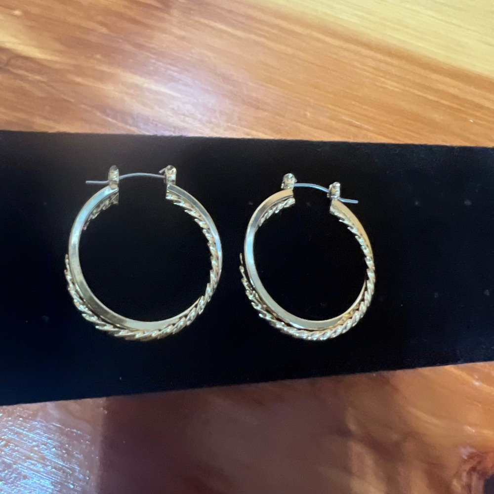 Vtg Large Gold Tone Hoop Earrings Textured Twisted Filigree Classic Y2K‎ Boho